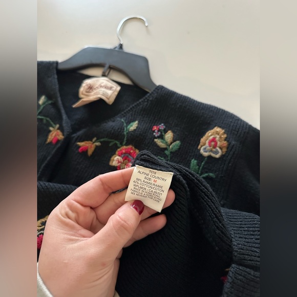 Vintage Woolrich Floral Embroidered Button Cardigan Sweater Cottagecore M Boho - Picture 7 of 9